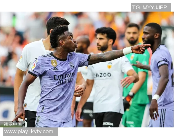 维尼修斯与女友携手米利唐夫妇共度摩纳哥假期心情愉悦庆祝国家德比胜利