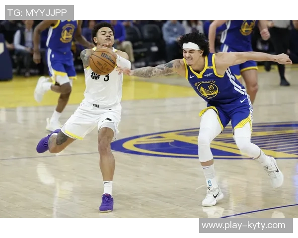 勇士在卡巴配外线阵容中展现绝对优势8分半内打出27-14的精彩表现